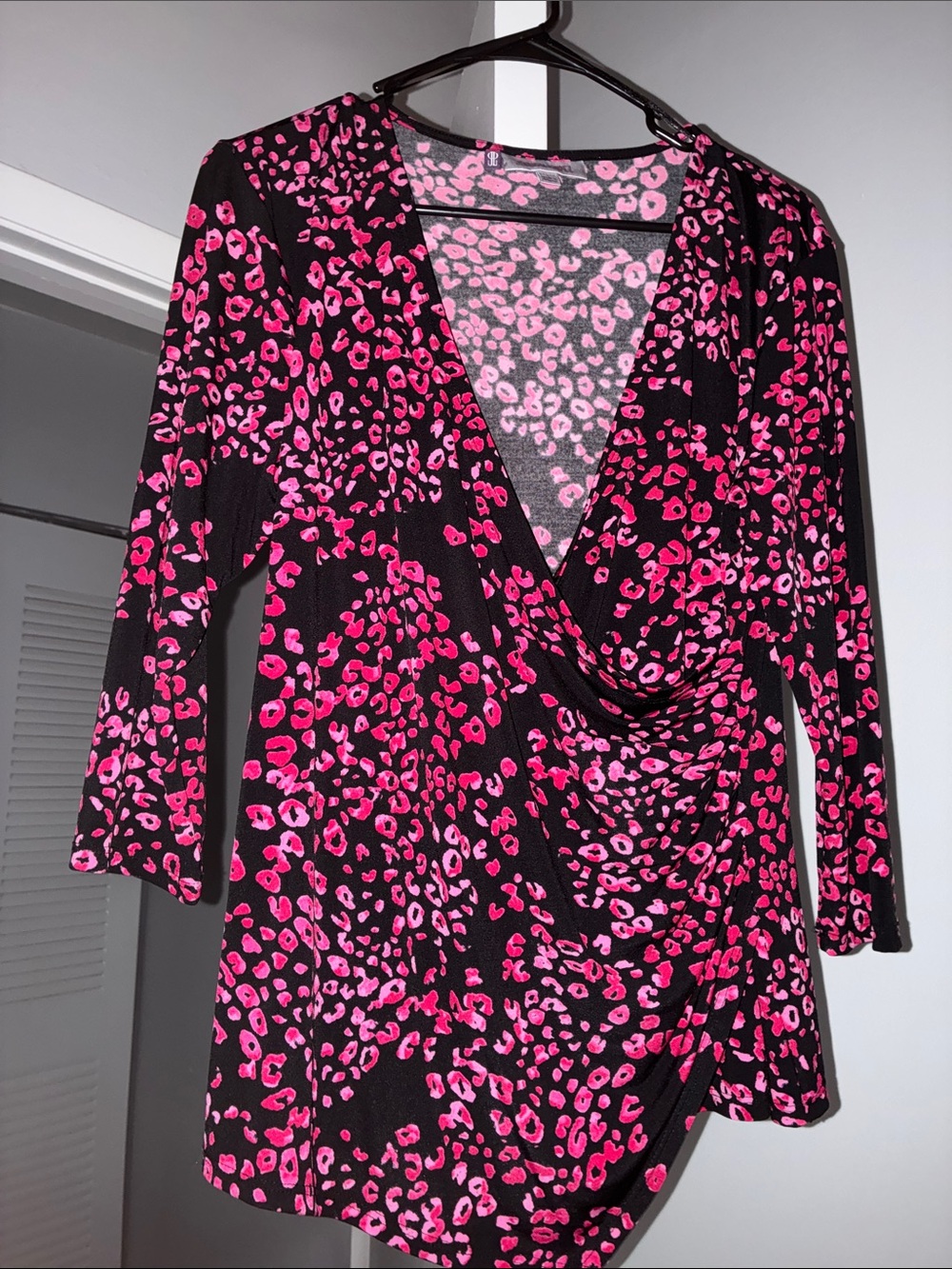 JLO Women's Pink Leopard Wrap Top - Black & Hot Pink